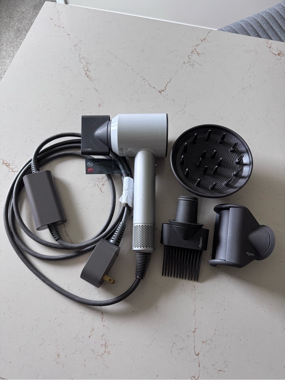 Dyson Supersonic Hair Dryer - White/Silver with Four Genuine Attachments